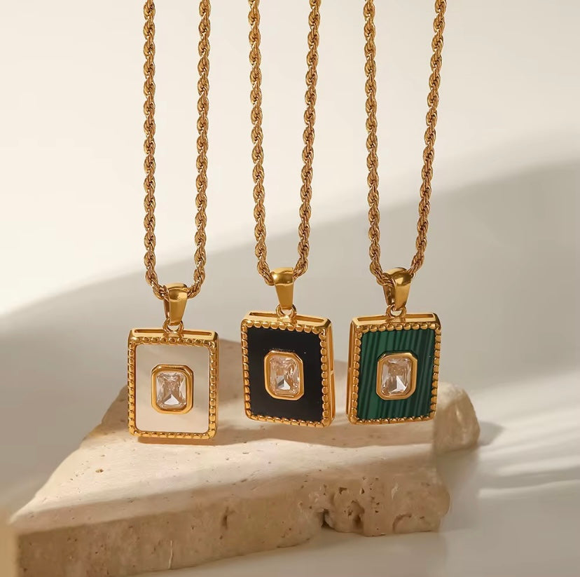 Maria necklace